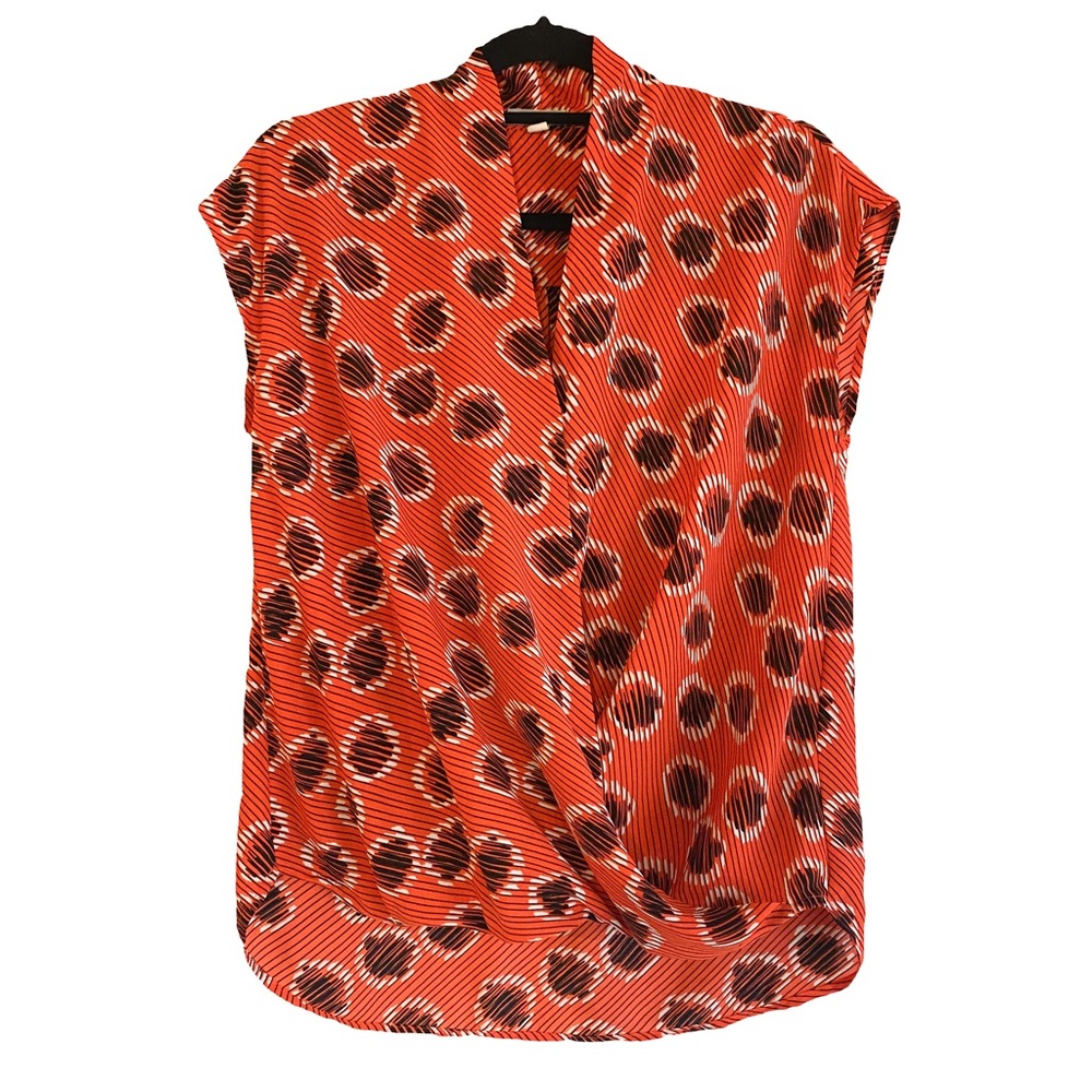 Red abstract pattern sleeveless top with crisscross opening‎ in front XS